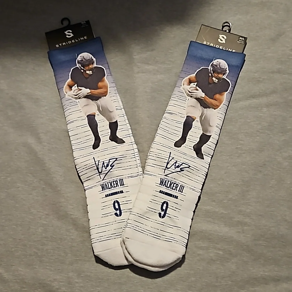 NWT Seattle Seahawks Strideline Kenneth Walker premium socks